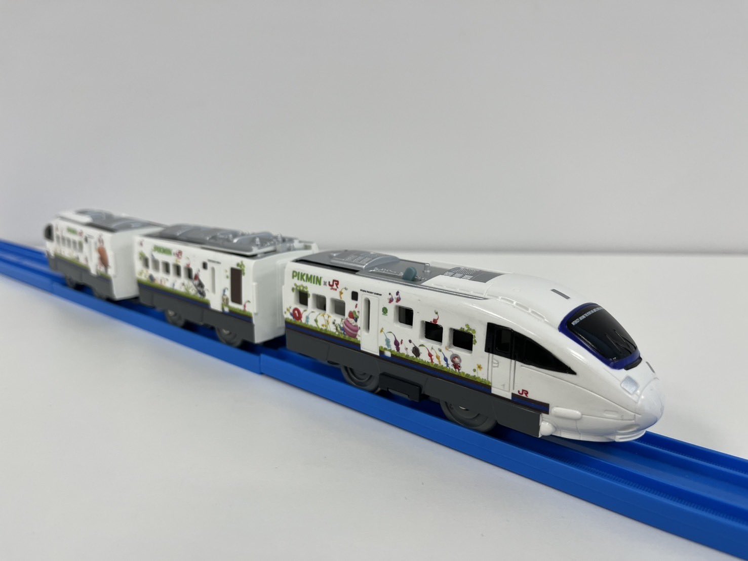 pikmin-x-jrkyushu-collabo-event-2025-train-senkou-tenji1