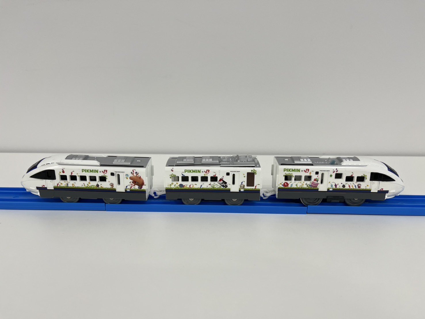 pikmin-x-jrkyushu-collabo-event-2025-train-senkou-tenji2