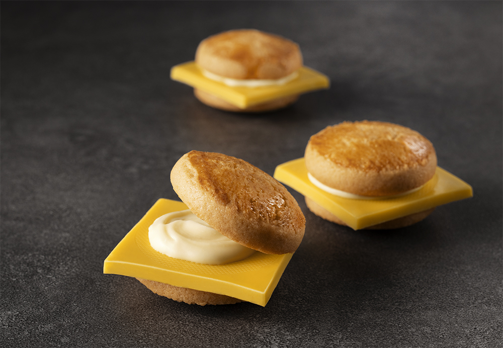 sweetsburger-kirby-strawberry-burger-hokkaido1